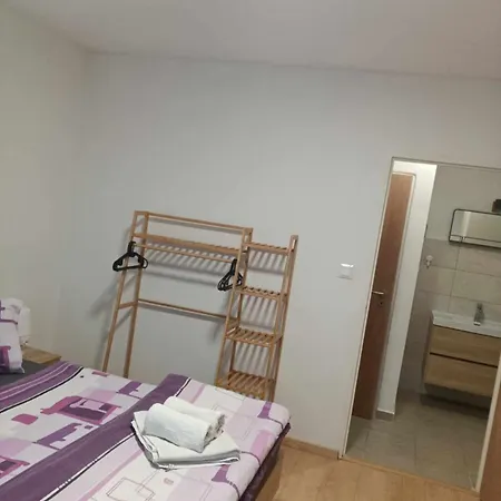 Apartament Apartman Meteorit 1 *